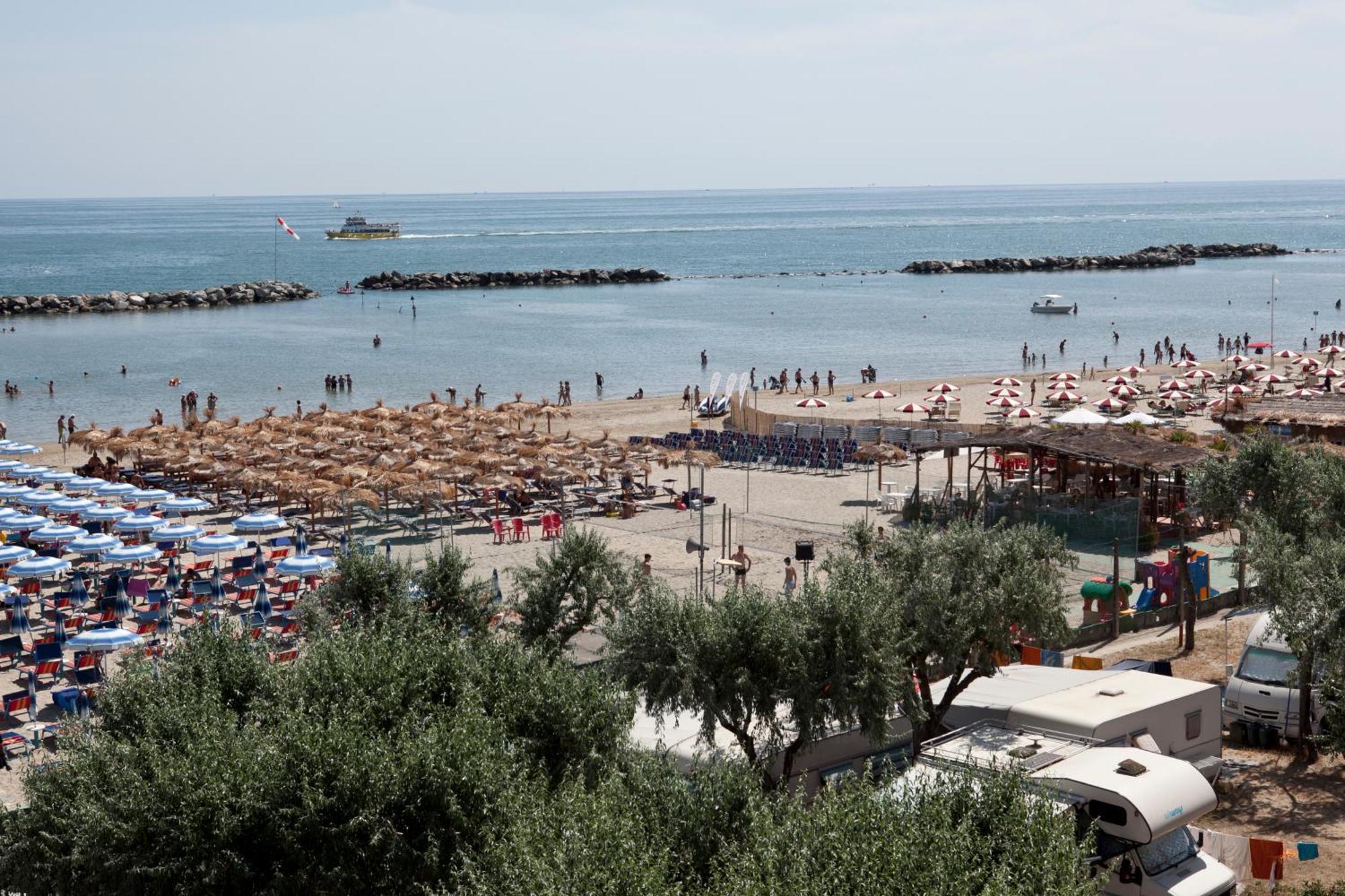 Hotel Capitol San Mauro Mare Exterior foto