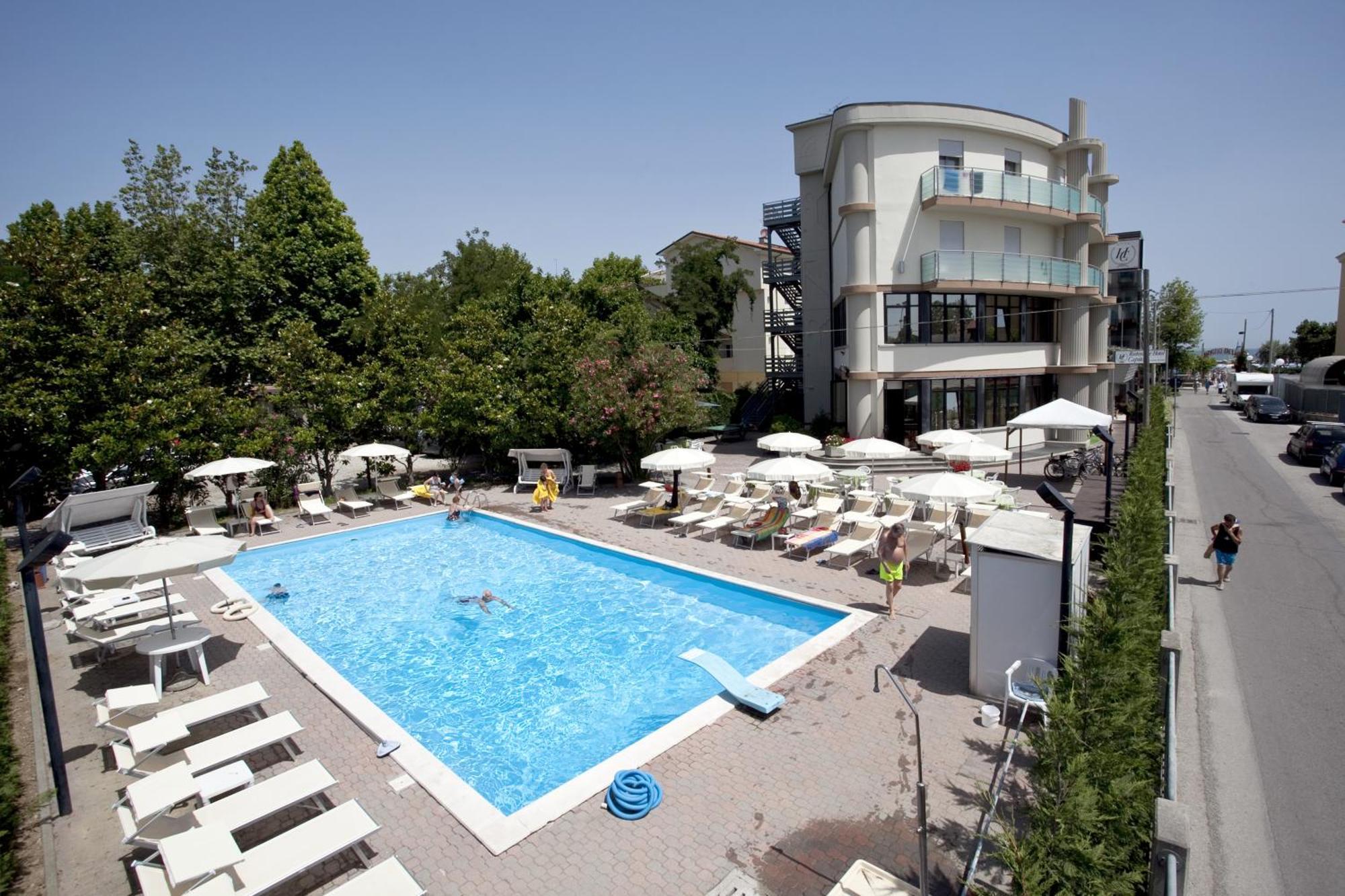 Hotel Capitol San Mauro Mare Exterior foto